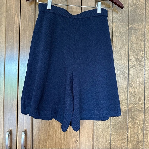 ๐3/$20๐ St. John Basics Collection Knit Shorts W/Pockets Navy - Picture 2 of 4